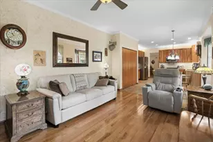 2058 Carillon Dr, Grayslake, IL 60030 - Photo 10
