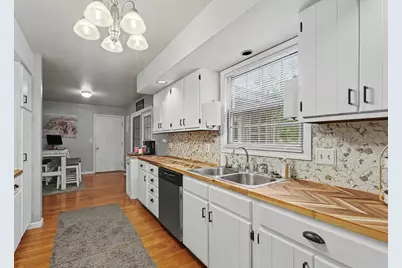 300 Gainesborough Court, Monticello, IL 61856 - Photo 16