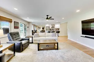 301 Lance Dr, Des Plaines, IL 60016 - Photo 6