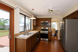 982 Valleyview Dr, Bartlett, IL 60103 - Photo 8