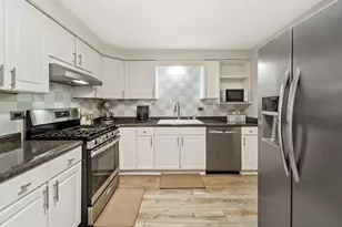 120 Collen Dr, Lombard, IL 60148 - Photo 2