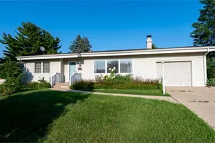 928 Woodland Dr, Rockford, IL 61108 - Photo 1