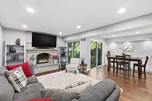 1492 Circle Ct, Elk Grove Village, IL 60007 - Photo 4
