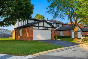 1492 Circle Ct, Elk Grove Village, IL 60007 - Photo 2