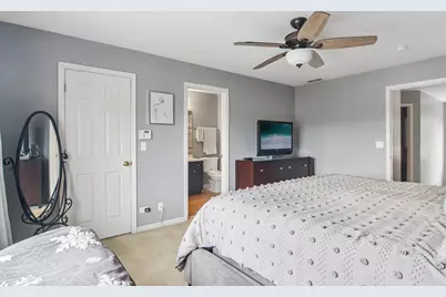 105 Station Park Circle, Grayslake, IL 60030 - Photo 18