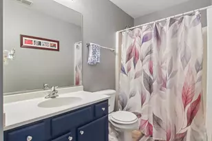 105 Station Park Cir, Grayslake, IL 60030 - Photo 22