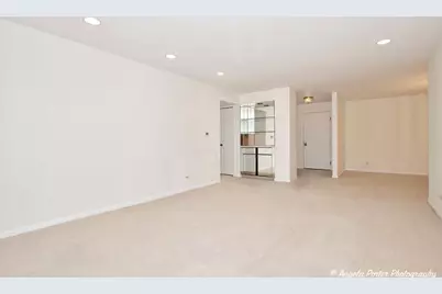 2000 Chestnut Avenue #207, Glenview, IL 60025 - Photo 12