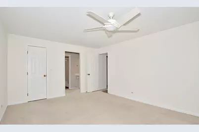 2000 Chestnut Avenue #207, Glenview, IL 60025 - Photo 10