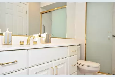 2000 Chestnut Avenue #207, Glenview, IL 60025 - Photo 2