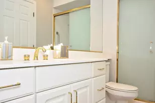 2000 Chestnut Ave, Glenview, IL 60025 - Photo 2