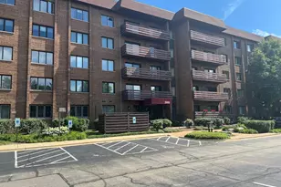 2000 Chestnut Ave, Glenview, IL 60025 - Photo 1