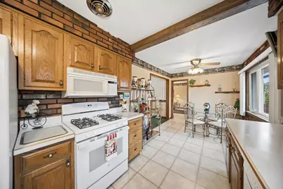 8231 W Berwyn Avenue, Chicago, IL 60656 - Photo 10