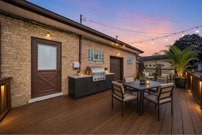 8231 W Berwyn Avenue, Chicago, IL 60656 - Photo 2