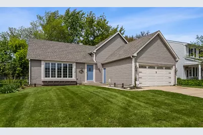 228 N Walnut Lane, Schaumburg, IL 60194 - Photo 1