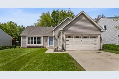 228 N Walnut Lane, Schaumburg, IL 60194 - Photo 2