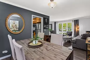 228 N Walnut Ln, Schaumburg, IL 60194 - Photo 4