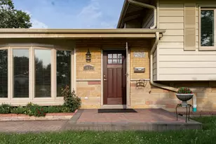 5639 N Manor Ln, Norwood Park, IL 60631 - Photo 2