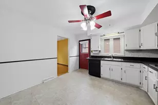 1025 Belair Dr, Darien, IL 60561 - Photo 14
