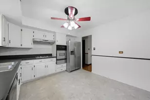 1025 Belair Dr, Darien, IL 60561 - Photo 16