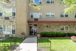 415 S Maple Ave, Oak Park, IL 60302 - Photo 2