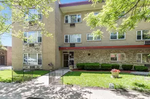 415 S Maple Ave, Oak Park, IL 60302 - Photo 1