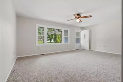 1000 E Jefferson Street, Clifton, IL 61727 - Photo 2