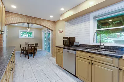 1015 Leslie Lane, Villa Park, IL 60181 - Photo 6