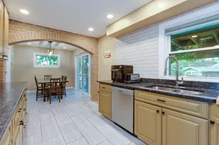 1015 Leslie Ln, Villa Park, IL 60181 - Photo 6
