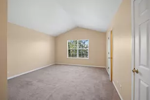 946 Cynthia Ln, Lake in the Hills, IL 60156 - Photo 14