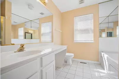 946 Cynthia Lane, Lake in the Hills, IL 60156 - Photo 16