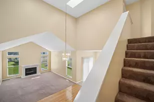 946 Cynthia Ln, Lake in the Hills, IL 60156 - Photo 4