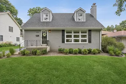 212 N Jackson Road, Clarendon Hills, IL 60514 - Photo 1