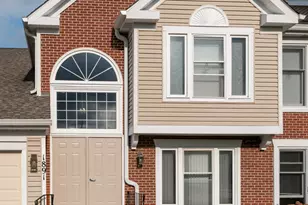1891 Fox Run Dr, Elk Grove Village, IL 60007 - Photo 2