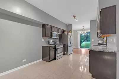 17867 W Braewick Road, Gurnee, IL 60031 - Photo 12