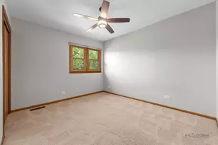 2326 W Weathersfield Way, Schaumburg, IL 60193 - Photo 20