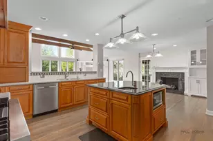 2326 W Weathersfield Way, Schaumburg, IL 60193 - Photo 10