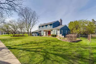 2326 W Weathersfield Way, Schaumburg, IL 60193 - Photo 2