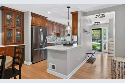 330 Mallard Point, Lake Barrington, IL 60010 - Photo 2