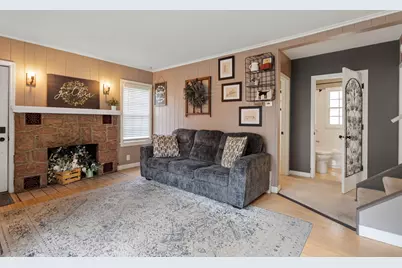822 N Madison Street, Woodstock, IL 60098 - Photo 8