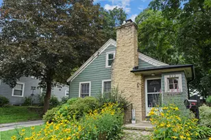 822 N Madison St, Woodstock, IL 60098 - Photo 1