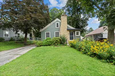 822 N Madison Street, Woodstock, IL 60098 - Photo 2