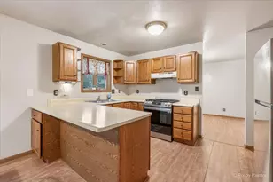 45 N Aspen Dr, Cortland, IL 60112 - Photo 8