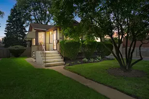 1087 Rose Ave, Des Plaines, IL 60016 - Photo 2