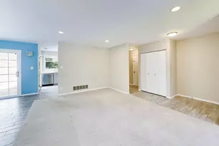 106 Regency Dr, Lombard, IL 60148 - Photo 2