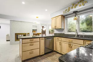 1718 Jacoby Pl, Rockford, IL 61107 - Photo 14