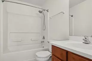 600 S Jade Ln, Round Lake, IL 60073 - Photo 14