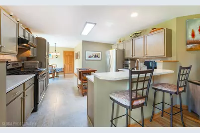 402 Hubbard Lane, Lake Villa, IL 60046 - Photo 8