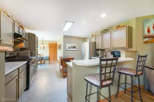 402 Hubbard Ln, Lake Villa, IL 60046 - Photo 8
