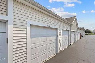 124 Bertram Dr, Yorkville, IL 60560 - Photo 2