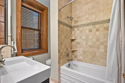550 W Surf Street #302, Chicago, IL 60657 - Photo 12